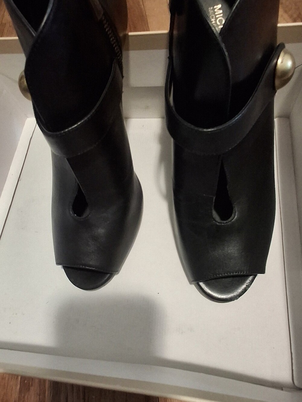 Shoes - Picture 4 of 6